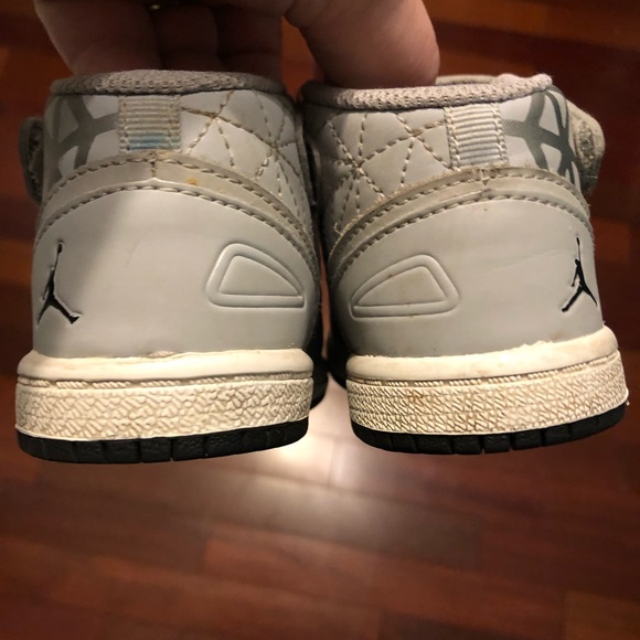 Nike Jordans- Toddler - Size 6c (grey and white) - Picture 7 of 8